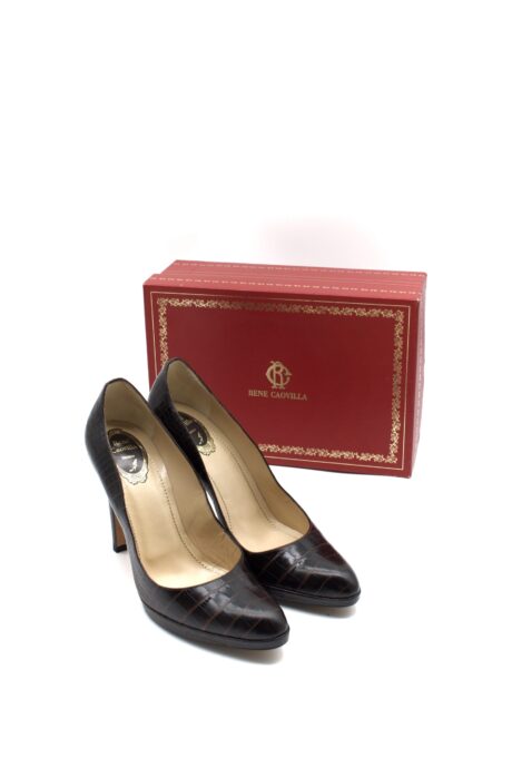 Salón marrón piel grabada